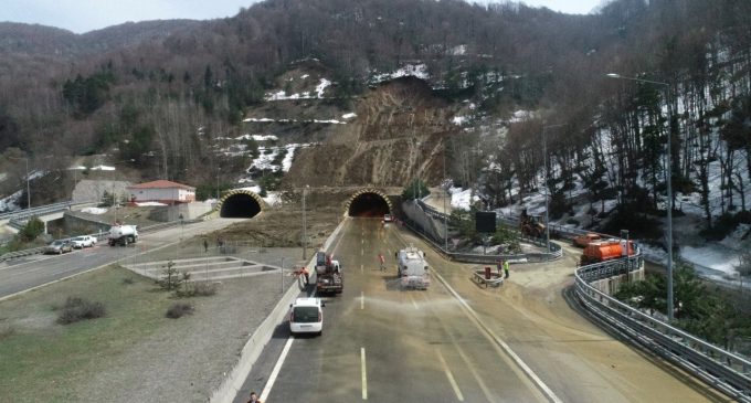 Heyelan nedeniyle kapanan Bolu Dağı Tüneli ulaşıma açıldı