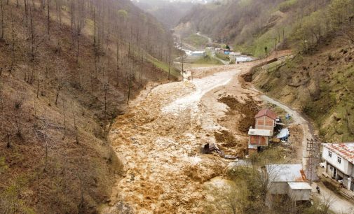 Trabzon’da heyelan: Beş ev toprak altında kaldı