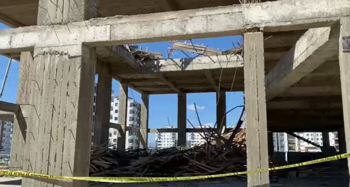 Cami inşaatında iskele çöktü: Biri ağır altı yaralı