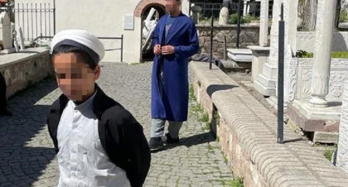 İzmir’in göbeğindeki tarihi yapı tarikatlara terk edildi: İlkokul çağındaki çocuklara cemaat eğitimi dayatılıyor