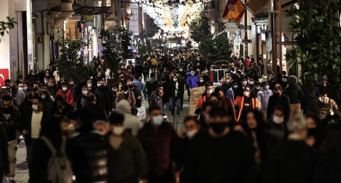 Araştırma: AKP’lilerin yüzde 51’i ekonominin kötü yönetildiğini söylüyor
