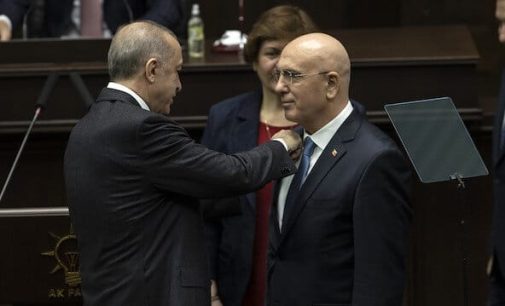 MHP’den ihraç edilmiş, Akşener’in elini öpmüştü: Balıkesir Milletvekili İsmail Ok şimdi de AKP’ye katıldı