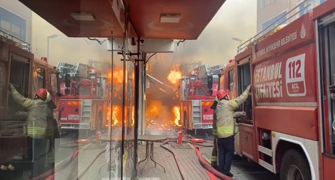 İstanbul’da korkutan yangın: Üç binaya sıçradı, itfaiye aracı alev topuna döndü