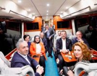 İmamoğlu’nun gezisini takip eden muhabir yazdı: Bize yarım otobüs, onlara VIP minibüs…