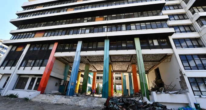 Deprem hasar görmüştü: İzmir Büyükşehir Belediyesi binası yıkılıyor