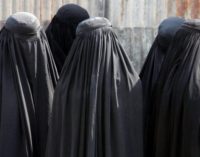 Taliban’dan kadınlara yeni yasak: Burka giymeden sokağa çıkmaları yasaklandı