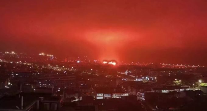 Çin’de “kırmızı gökyüzü” sosyal medyanın gündeminde: Yetkililerden açıklama geldi