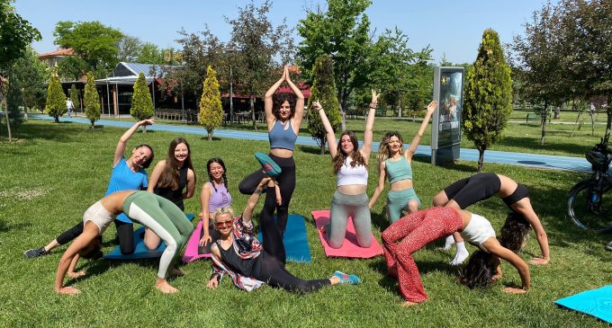 Yine Eskişehir: Parkta yoga yapan kadınlar CİMER’e şikayet edildi