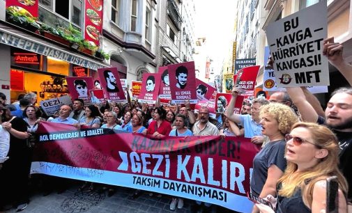Gezi’nin dokuzuncu yıldönümünde yurttaşlar Taksim’de: Karanlık gider, Gezi kalır!