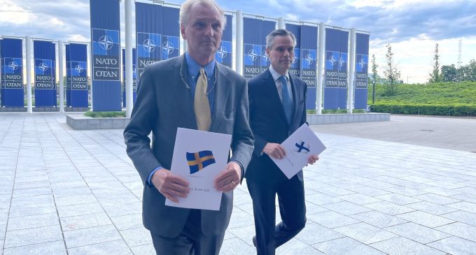 İsveç ve Finlandiya NATO’ya resmen başvurdu