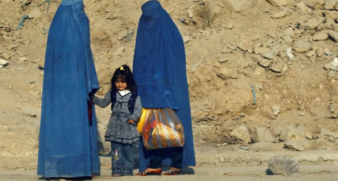 Taliban’ın üst düzey yetkilisi: “Yaramaz kadınları evde tutmaya devam edeceğiz”