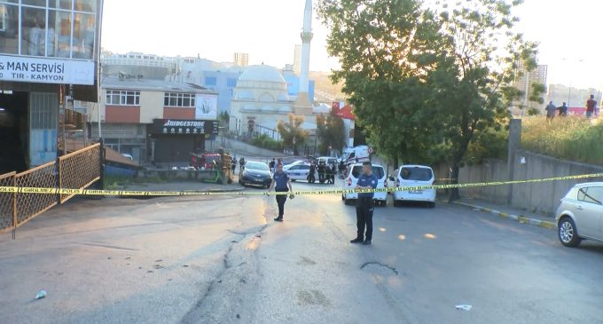 İstanbul’da sokak ortasında korkunç olay: Emekli polis, tartıştığı kadını vurup intihar etti