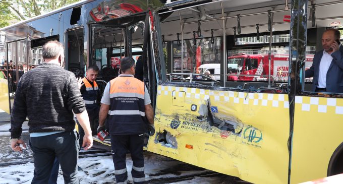 Tramvayla İETT otobüsü çarpıştı: Yaralılar var