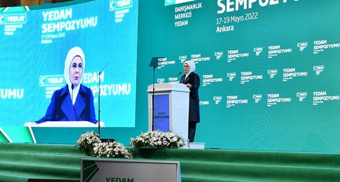 Emine Erdoğan: Maddelerle ya da teknolojiyle köle efendi ilişkisi kuruyoruz