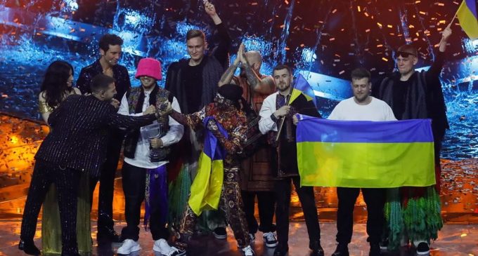 Eurovision 2022’yi Ukrayna kazandı: Dördüncü sıradayken, halk oylamasıyla birinciliğe yükseldi