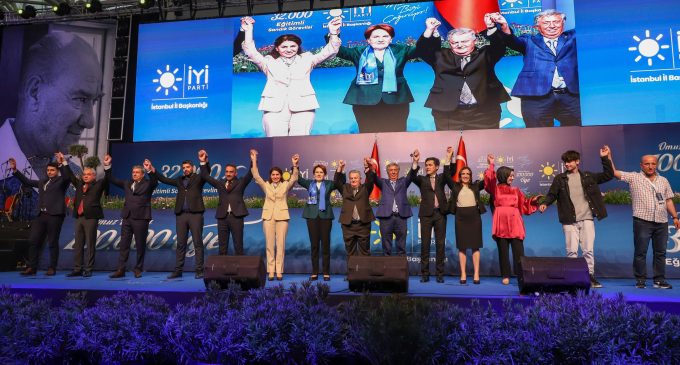 İYİ Parti’ye katılanlar arasında dikkat çeken isimler: Rozetlerini Akşener taktı