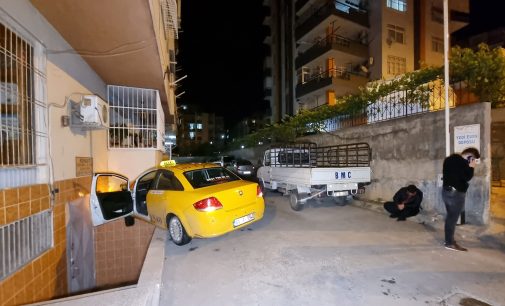 Yer Adana: Kavgayı ayırırken taksisi çalındı