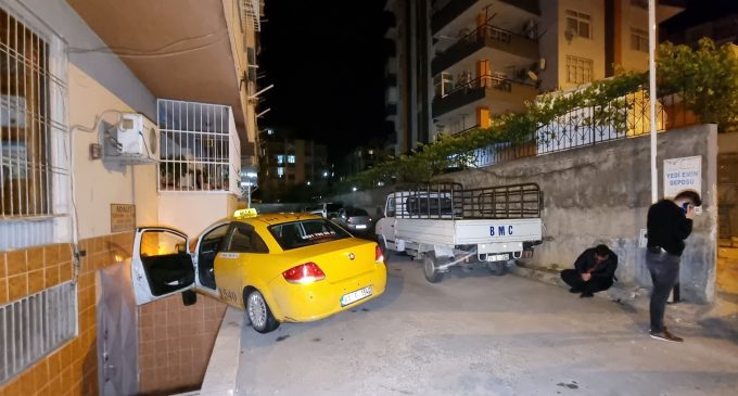 Yer Adana: Kavgayı ayırırken taksisi çalındı
