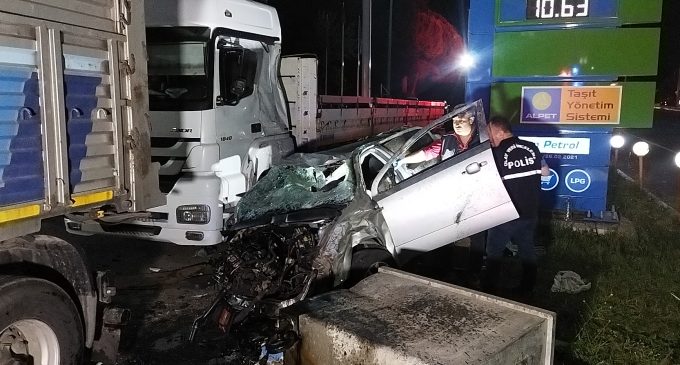 Uşak’ta korkunç kaza: Sürat yapan otomobil, iki üniversite öğrencisini yaşamdan kopardı