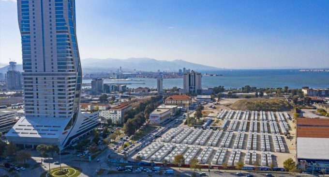 İzmir depremzedelerine “boşaltın” talimatı hayat pahalılığına takıldı: İzmir Valiliği kararı iptal etti