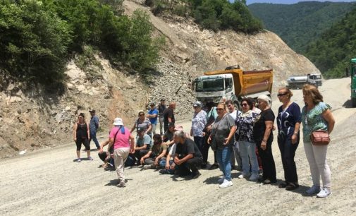 Cengiz İnşaat’ın taş ocağına protesto: Yurttaşlar oturma eylemi yaptı