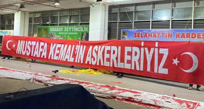 “Mustafa Kemal’in askerleriyiz pankartı milli maça alınmadı” iddiası: Sosyal medyadan tepki yağdı