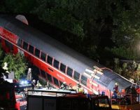 Almanya’da tren raydan çıktı: Beş ölü, 16 ağır yaralı