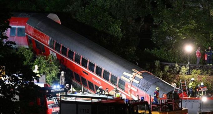 Almanya’da tren raydan çıktı: Beş ölü, 16 ağır yaralı
