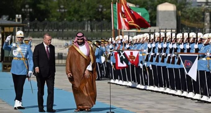Suudi Prens protokol kuralını da umursamadı: “Selamun aleyküm” diye selamladı, askerler yanıt vermedi