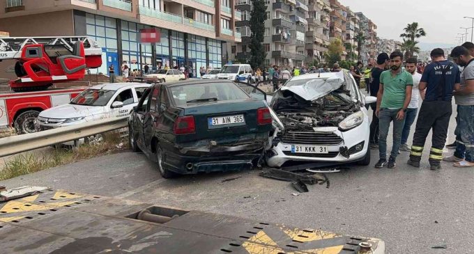 Türkiye’de bugün… İntihar girişimini izlemek isteyen sürücüler zincirleme kaza yaptı