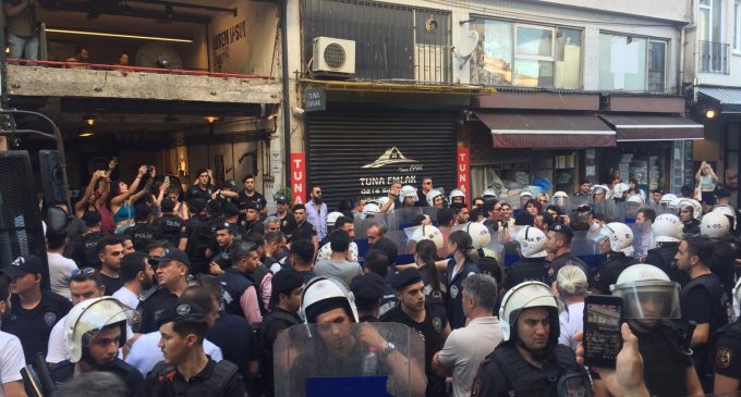 Onur Ayı’nı kutladıkları için polis saldırısına uğrayan LGBT aktivistleri: Gözaltına alınanlar serbest bırakıldı