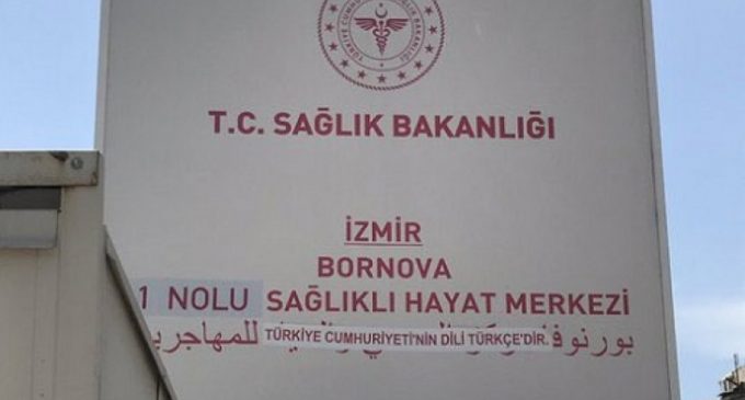 Memleket Partisi üyeleri sağlık merkezi tabelasındaki Arapça yazıyı kapattı