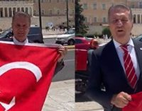 Sarıgül, Yunanistan’da Türk bayrağı açıp Miçotakis’e seslendi: “Ne yapacaksınız bu kadar silahı?”