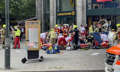 Berlin’de bir araç kalabalığa daldı: Bir ölü, 30 yaralı