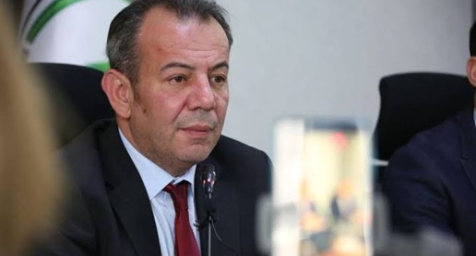 CHP’den bir yıllığına ihraç edilen Tanju Özcan, HDP Genel Merkezi’ne kına gönderdi