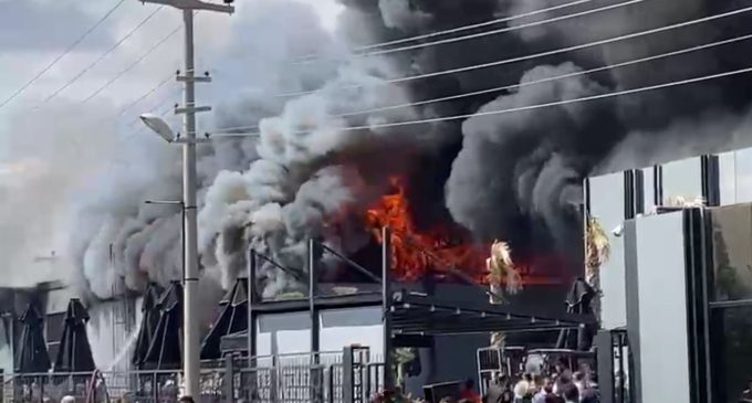 Diyarbakır’da kozmetik fabrikasında yangın: 11 kişi dumandan etkilendi