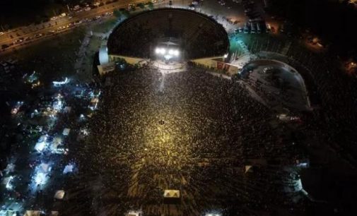 Kayseri’de binlerce gencin İzmir Marşı’nı söylemesi gündem oldu: “Derin bir nefes gibi…”