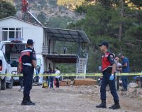 Antalya’da bir kişi, iki çocuğunu ve eşini av tüfeğiyle öldürdü