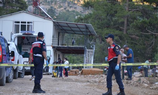 Antalya’da bir kişi, iki çocuğunu ve eşini av tüfeğiyle öldürdü