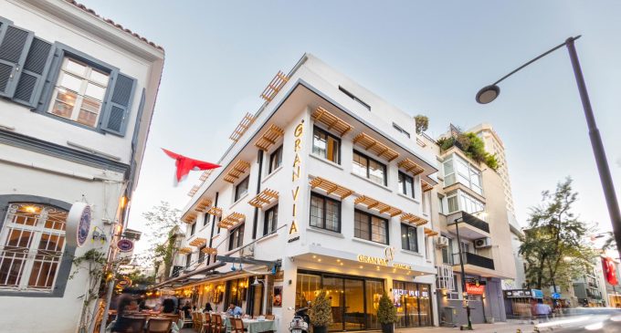 İzmir’de şehir merkezinin butik yıldızı: Gran Via Hotel açıldı