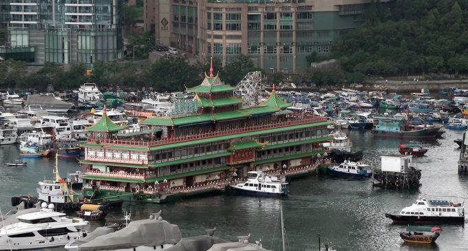 Hong Kong’un ünlü yüzen restoranı Jumbo alabora oldu