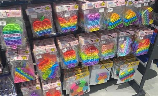 Suudi Arabistan’da gökkuşağı renkli oyuncaklar “eşcinselliğe teşvik” gerekçesiyle toplatılıyor