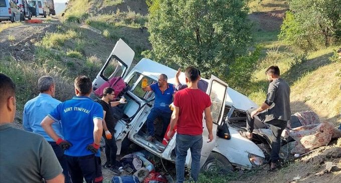 Siirt’te işçileri taşıyan minibüs uçuruma yuvarlandı: Dört ölü, altı yaralı!
