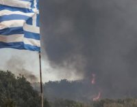 Midilli Adası’ndaki yangın üçüncü gününde: Ünlü tatil bölgesi Vatera tahliye ediliyor