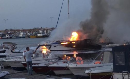Avcılar balıkçı barınağında yedi tekne alev alev yandı