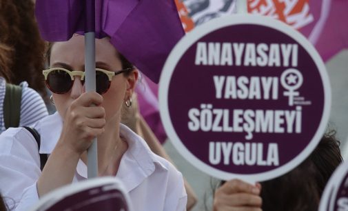 Danıştay’ın İstanbul Sözleşmesi kararının ardından kadınlar meydanlarda: “Hukuksuz kararı tanımıyoruz”