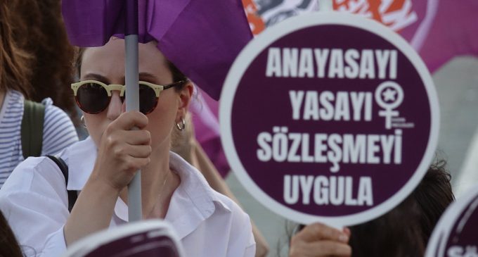 Danıştay’ın İstanbul Sözleşmesi kararının ardından kadınlar meydanlarda: “Hukuksuz kararı tanımıyoruz”