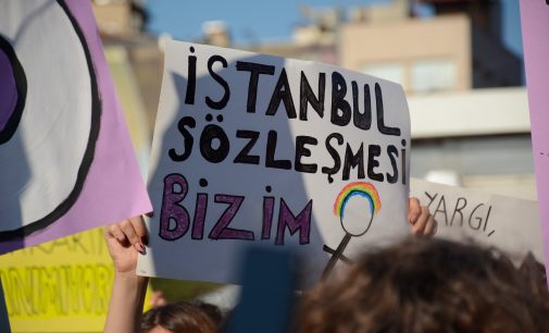 Kadınlar İstanbul Sözleşmesi için sokakta: “Kararı iptal etmeyen Danıştay da suç ortağıdır!”