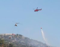 Yunanistan’da yangın söndürme helikopteri düştü: İki görevli yaşamını yitirdi