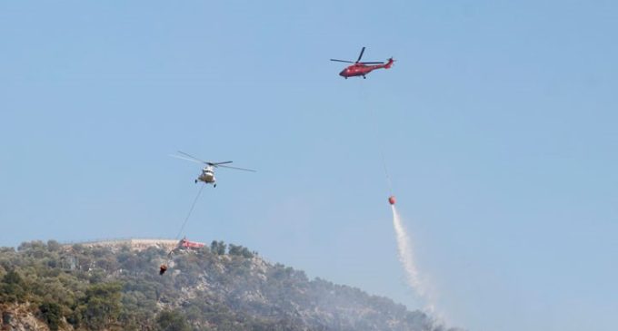 Yunanistan’da yangın söndürme helikopteri düştü: İki görevli yaşamını yitirdi